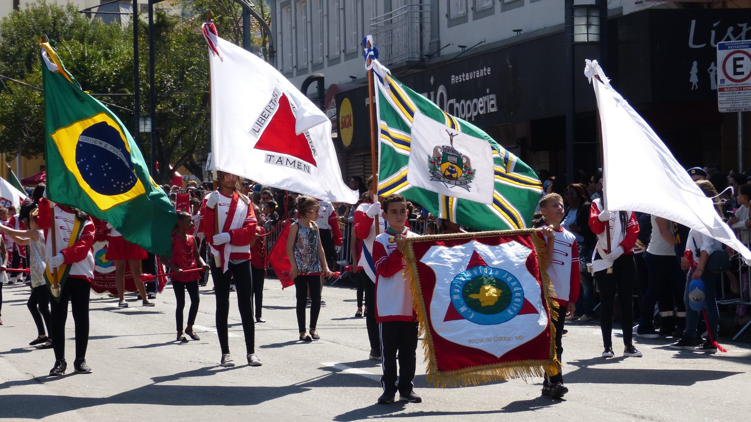 Desfile da Independência terá a participação de 47 agremiações em Poços