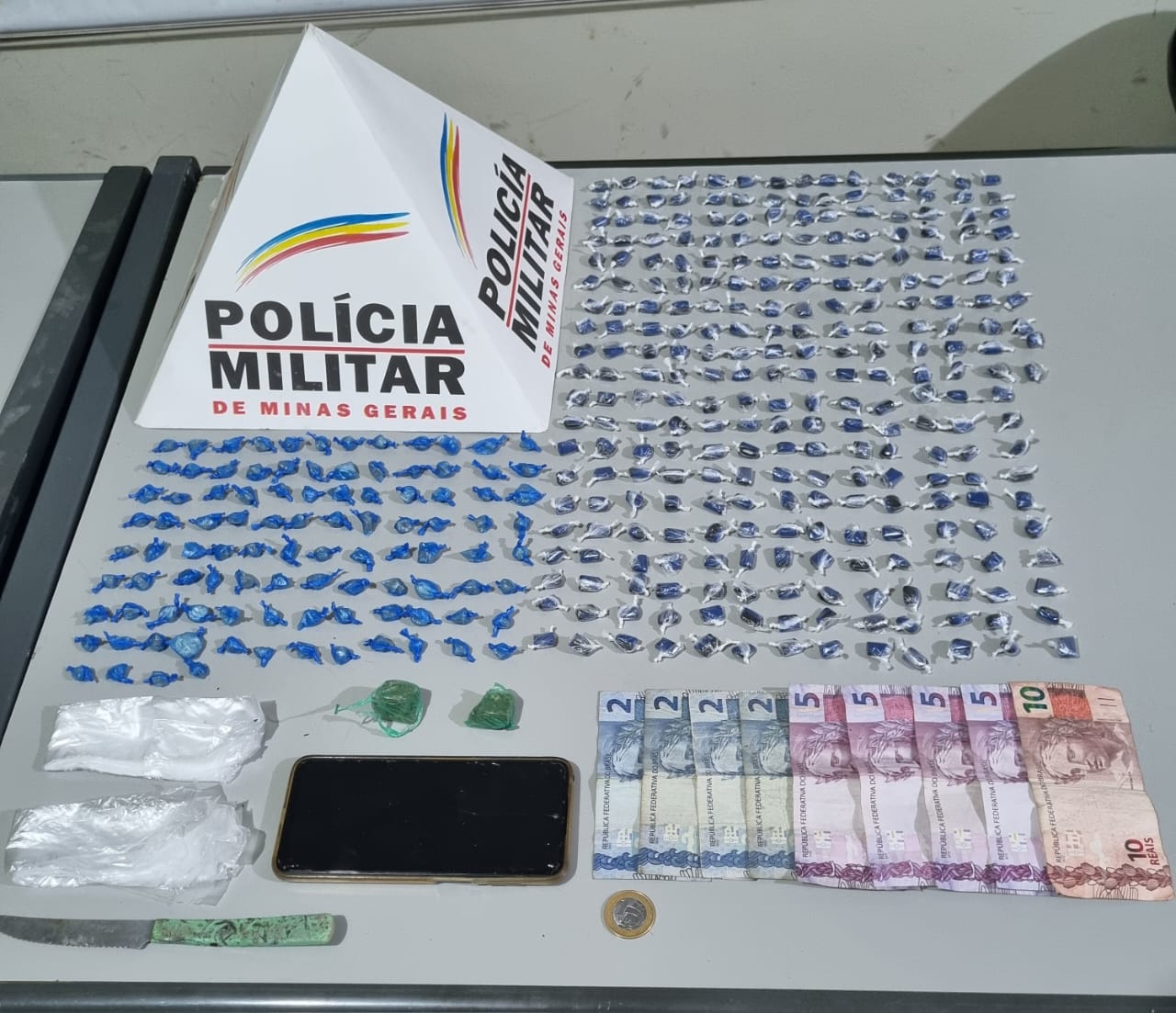 PM prende suspeito e apreende drogas após denúncia de tráfico no Vila Togni