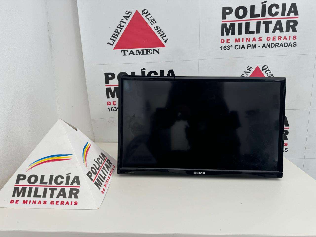 Ladrão é flagrado com televisor furtado em Andradas