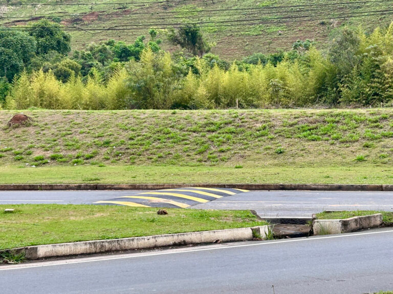  Trevo do Bianucci tem reforço na segurança com dois redutores de velocidade