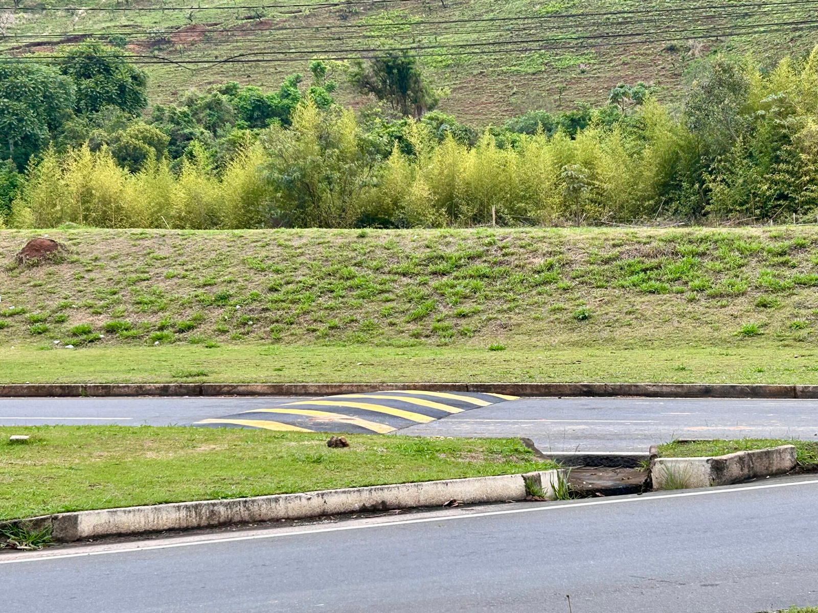 Trevo do Bianucci tem reforço na segurança com dois redutores de velocidade