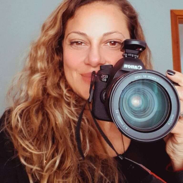Thaty Naila realiza oficina de autorretrato e bate-papo sobre patrimônio cultural