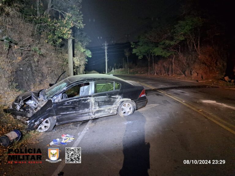 Motorista embriagado bate carro em Poços de Caldas