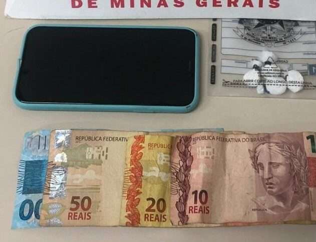 Mulher é presa por tráfico de drogas
