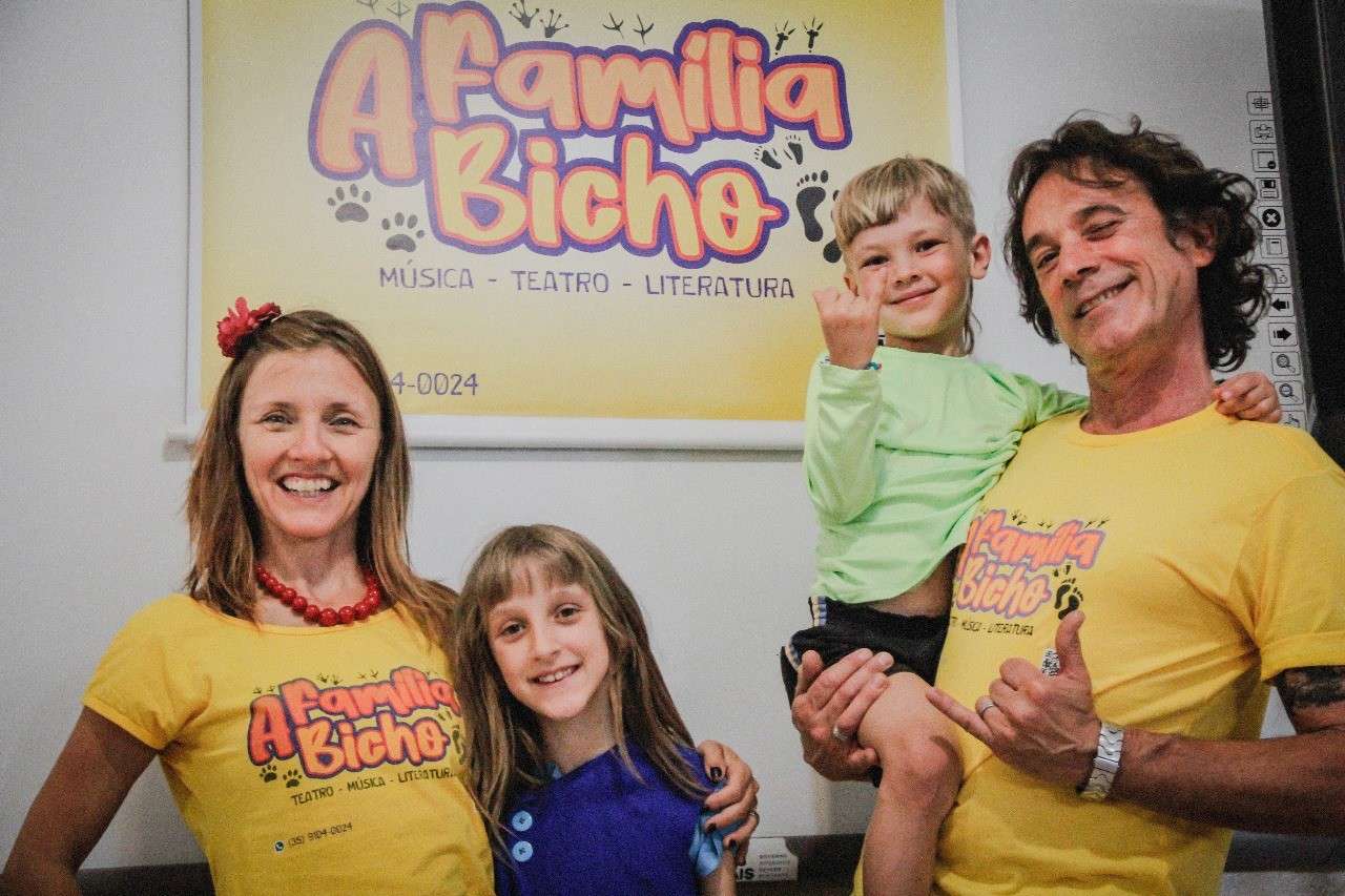 Família Bicho leva show para crianças em vulnerabilidade social