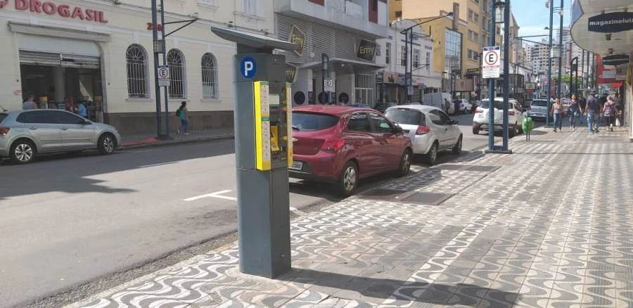 Justiça suspende decreto e determina volta da zona azul