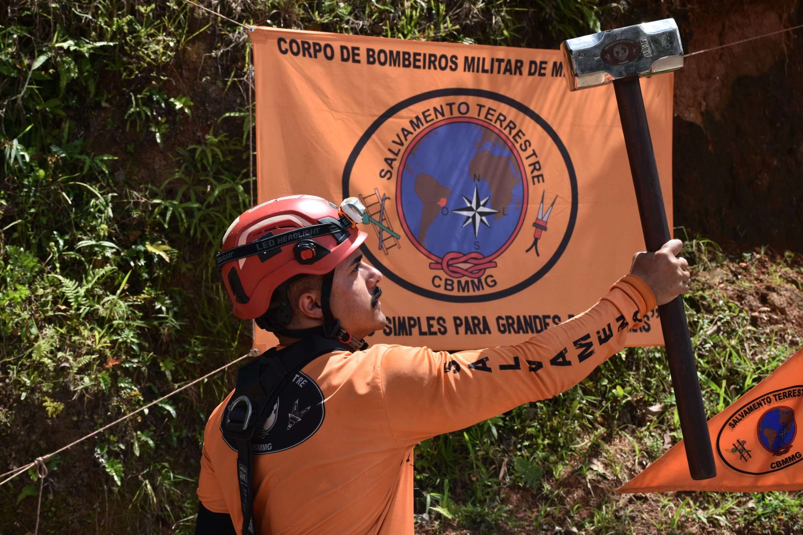 Bombeiros de sete estados e do Distrito Federal concluem curso de salvamento em Poços