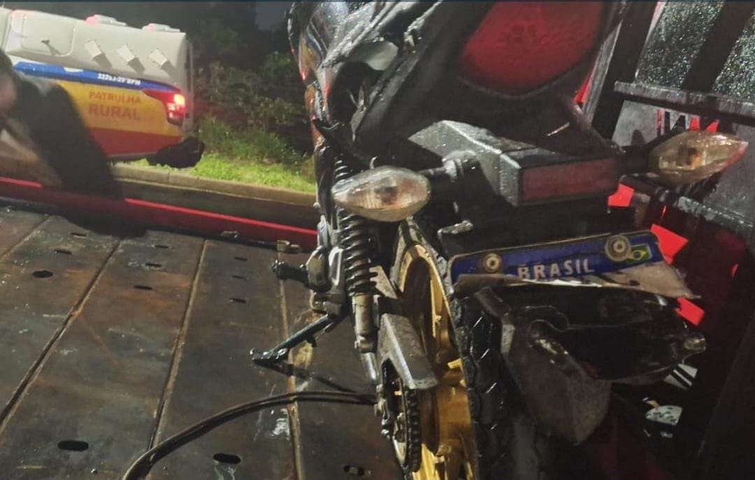 Mulher encontra sua moto furtada em mata na zona sul