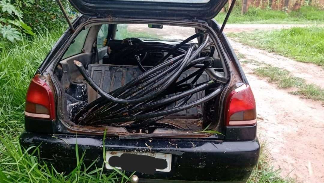 Dupla é presa furtando fiação em Caldas