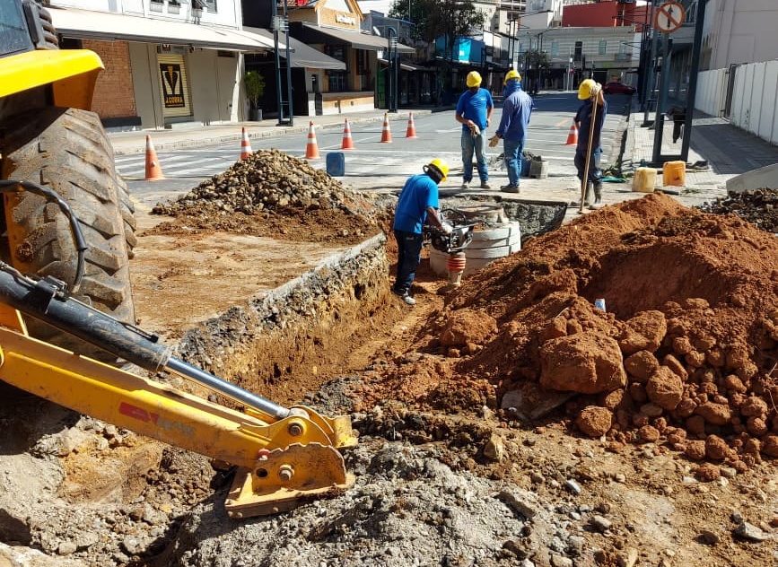 Obras de esgoto interditam trecho da rua Rio Grande do Sul nesta quarta-feira