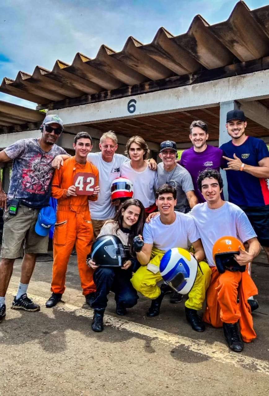 Piloto de Kart de Poços participa da série "Senna" da Netflix