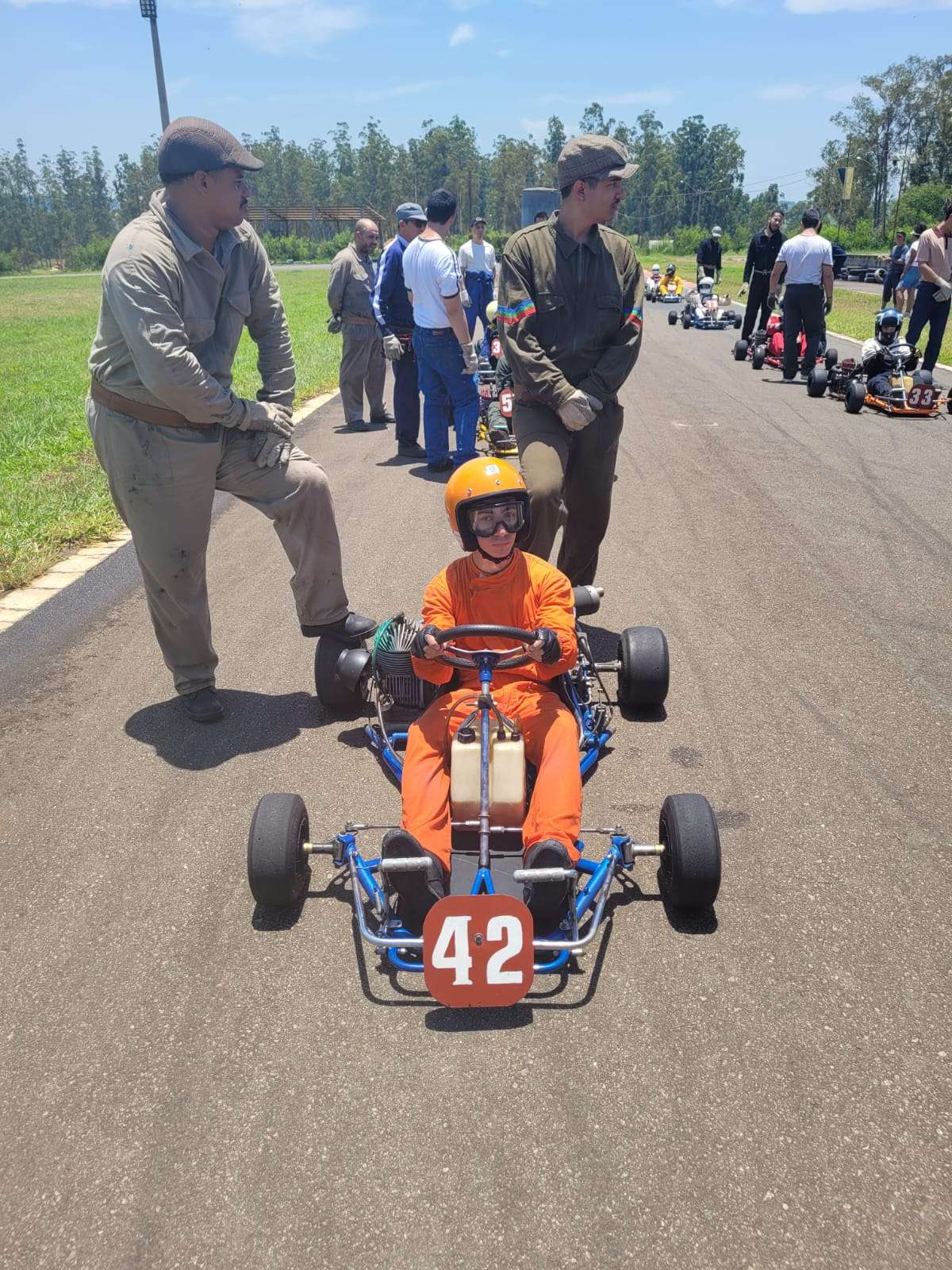 Piloto de Kart de Poços participa da série "Senna" da Netflix