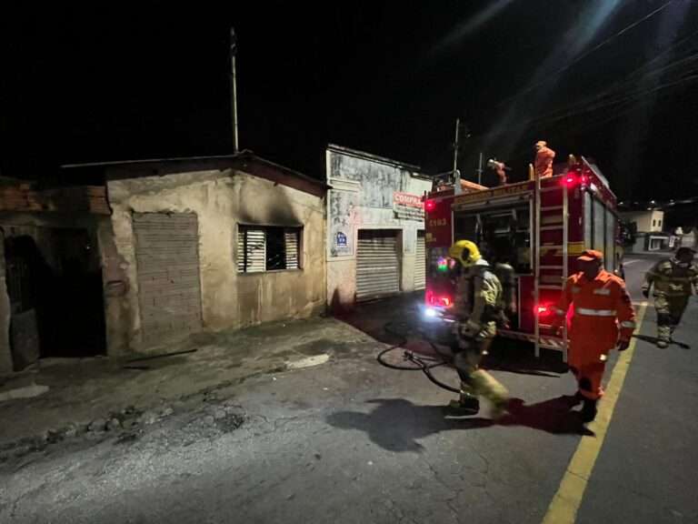 Incêndio é registrado em casa no Vila Nova