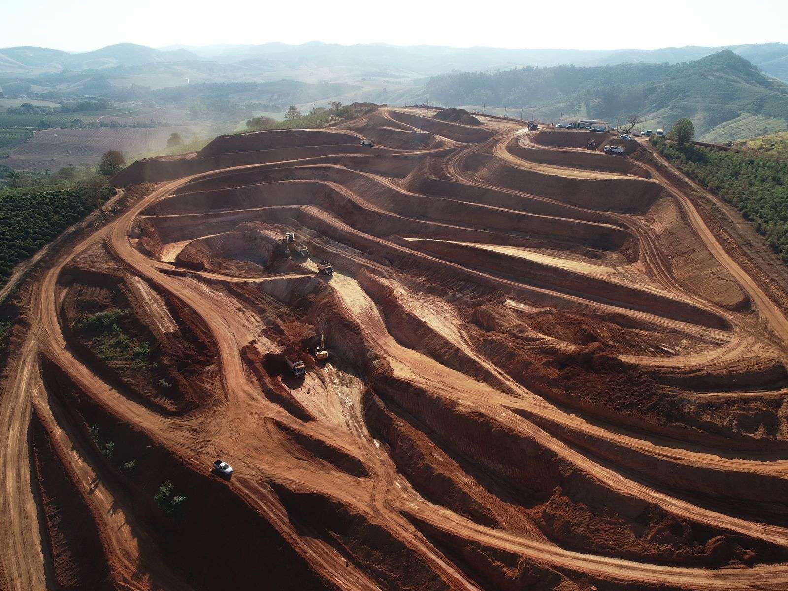 Mineradora anuncia descoberta de terras raras na borda do complexo vulcânico de Poços