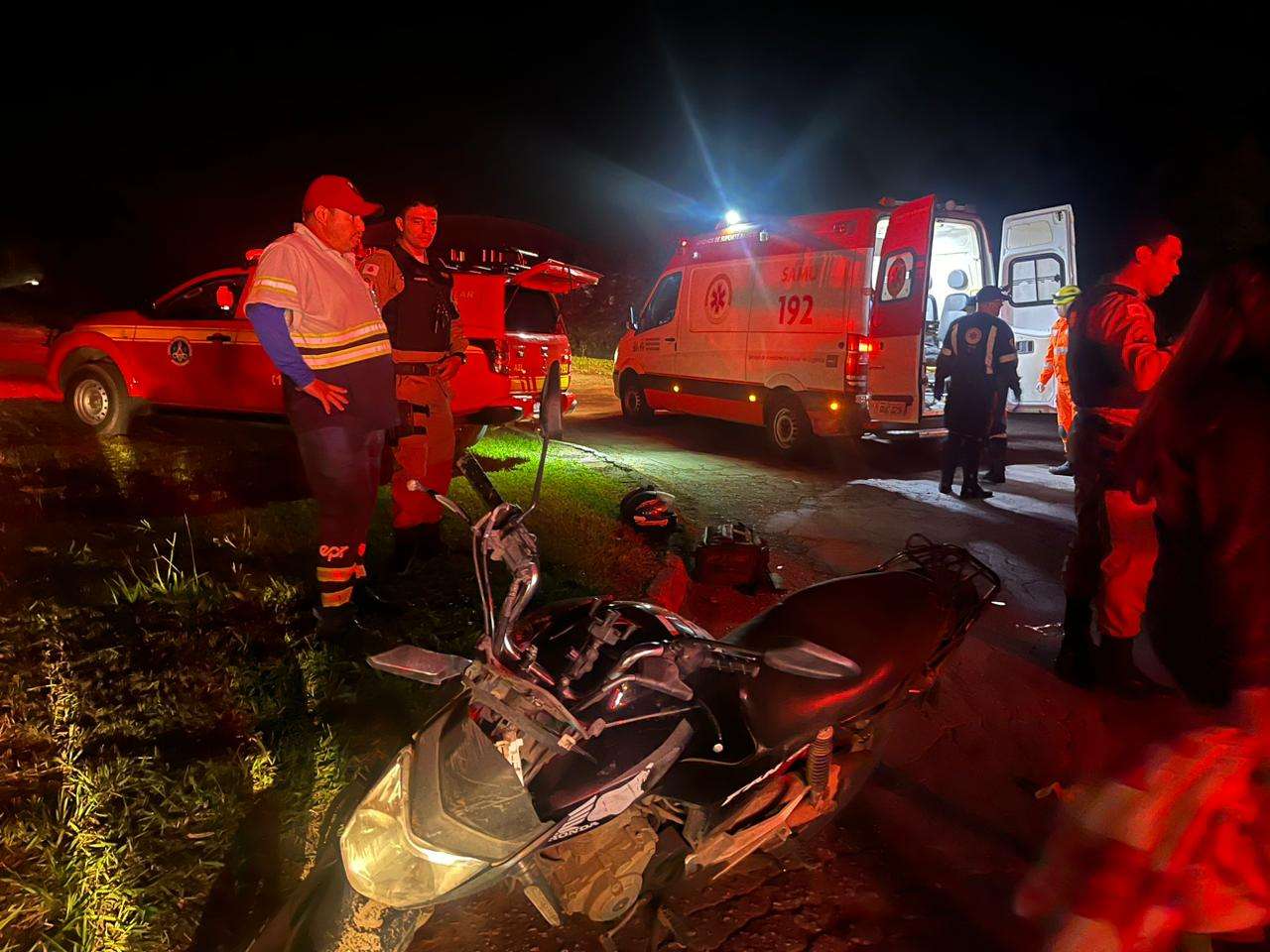 Acidente com caminhão deixa motociclista ferido 