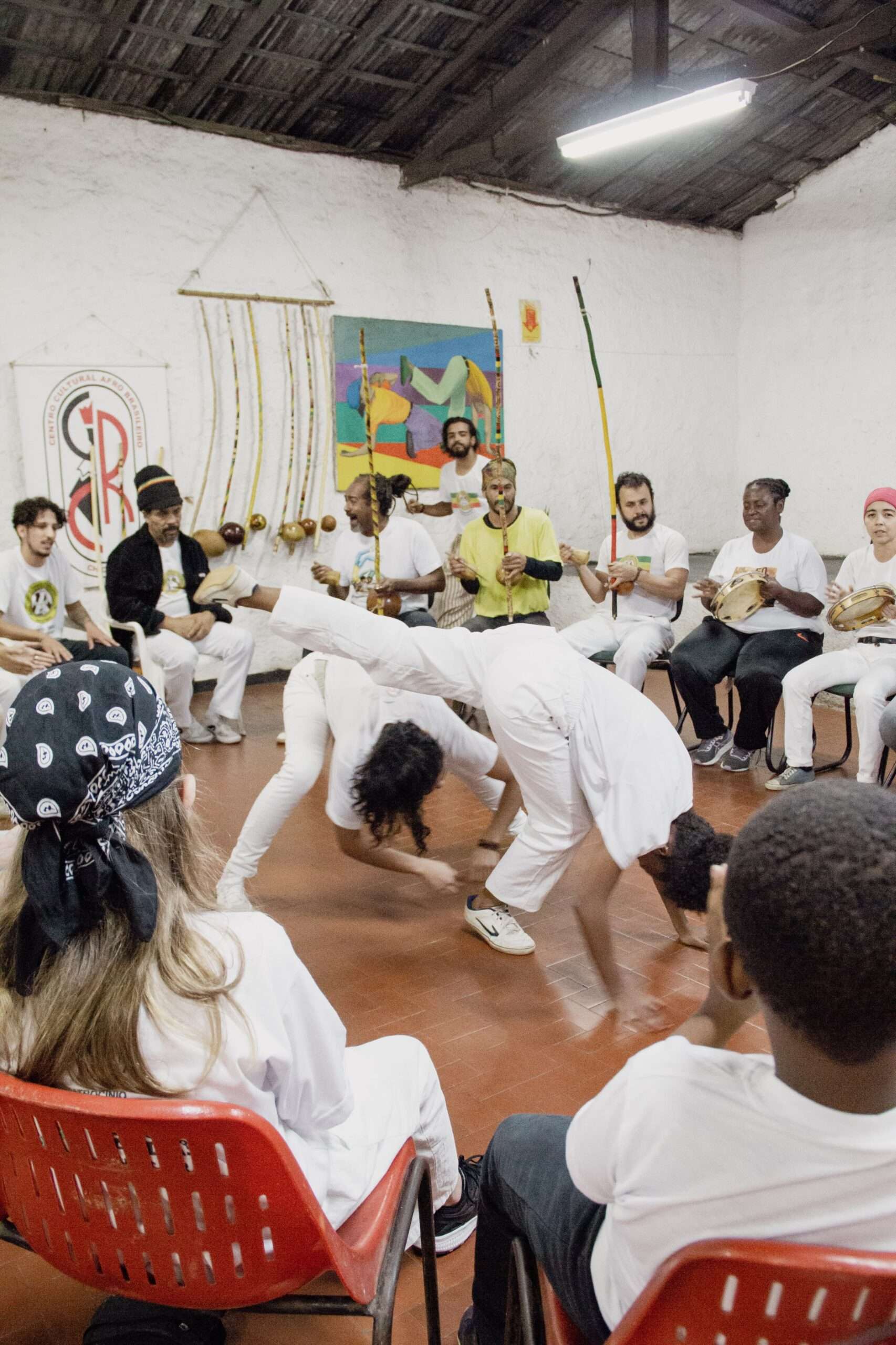 Escola Resistência oferece aulas gratuitas de capoeira Angola