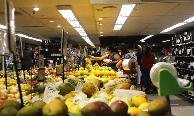 Batata, arroz, azeite e alho ajudam a elevar preço da cesta de Natal