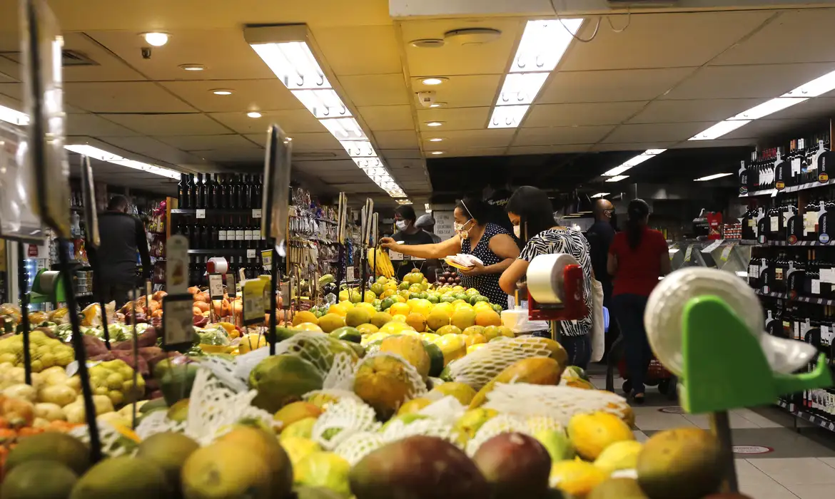 Batata, arroz, azeite e alho ajudam a elevar preço da cesta de Natal