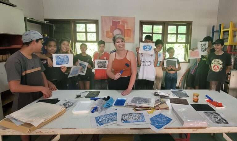 Artista visual promove oficina sobre gravuras no Galpão das Artes