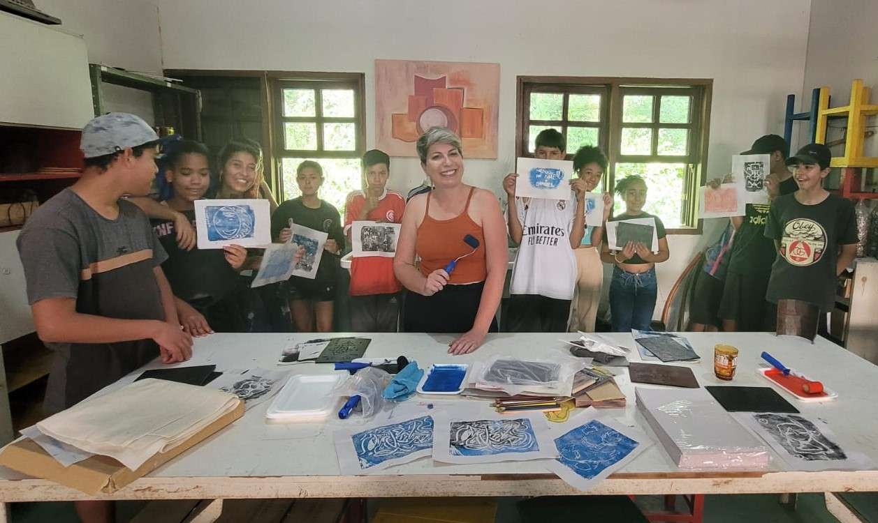 Artista visual promove oficina sobre gravuras no Galpão das Artes