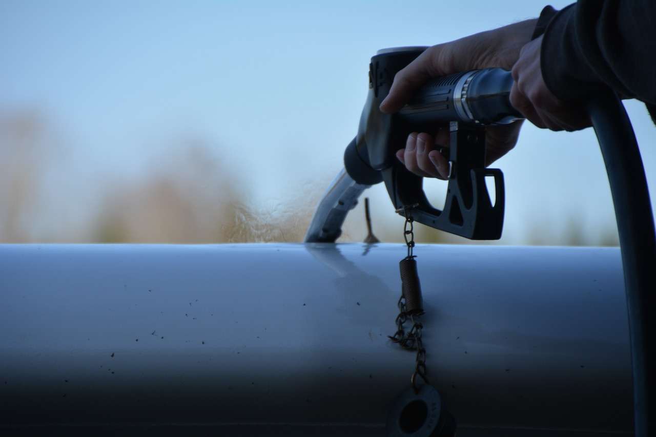 Pesquisa do Procon aponta queda no preço da gasolina e do diesel