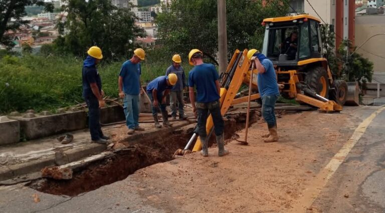 DMAE faz reparos em adutora