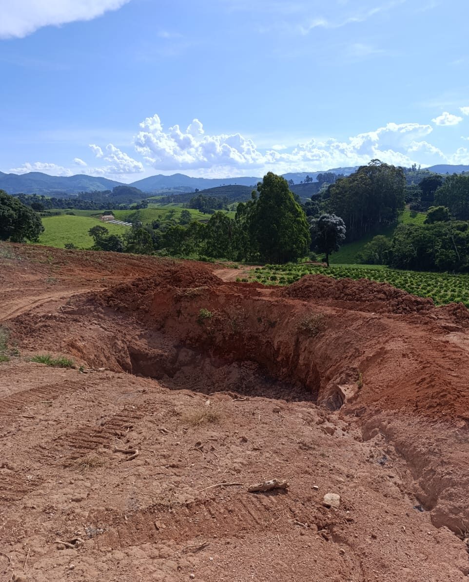 Prefeitura realiza abertura e limpeza de cacimbas para atender comunidades rurais