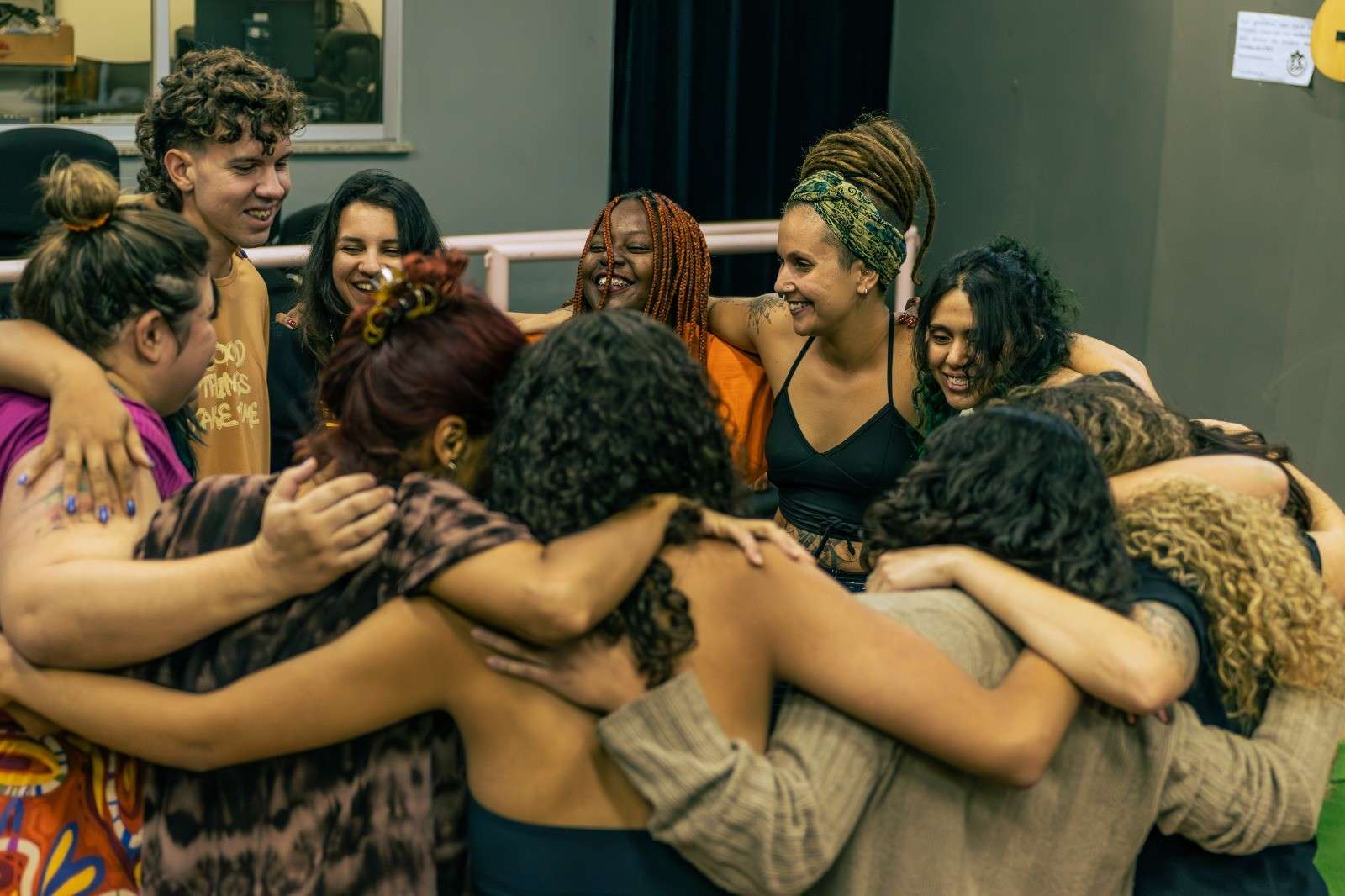 Coletivo Literário ElaSescrevem promove dia cultural com oficinas e sarau