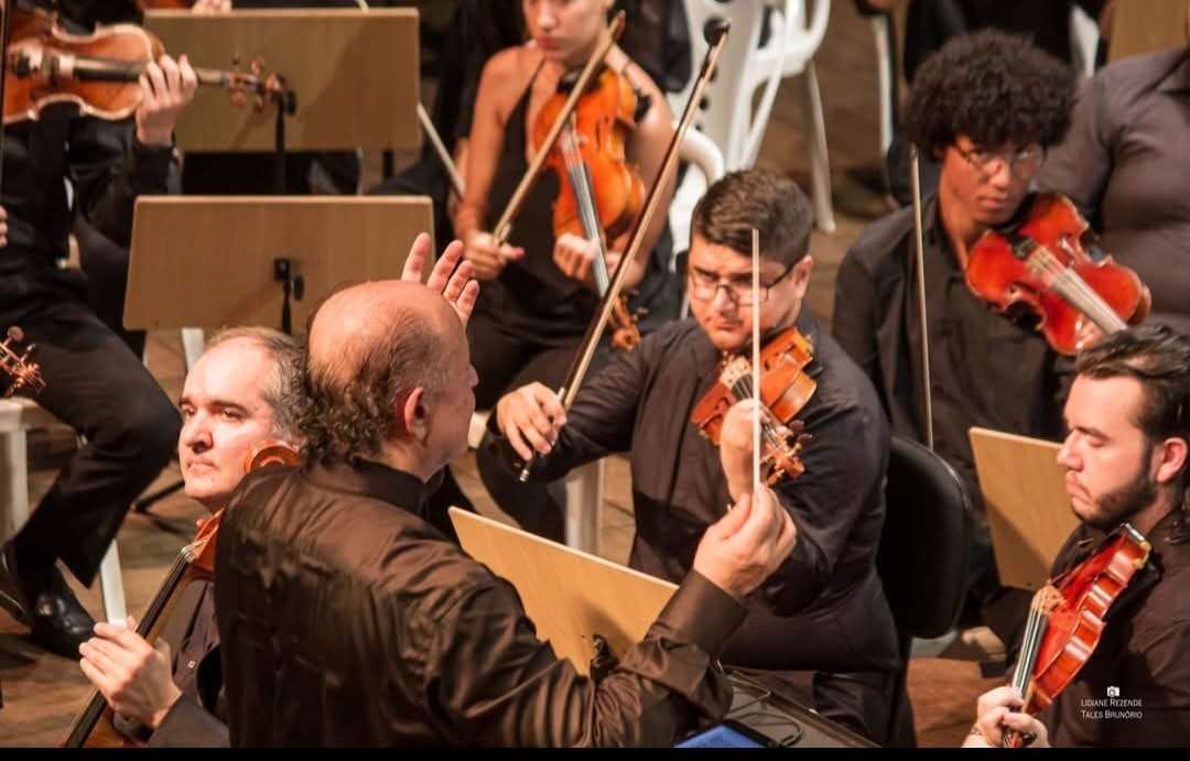 Orquestra Versatilis abre programação noturna do Música nas Montanhas