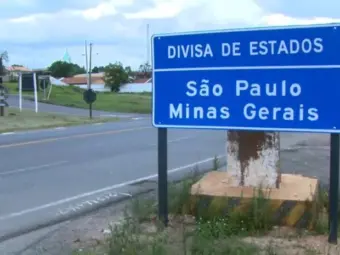 Integrantes do Cras de Poços e Águas da Prata se reúnem no Marco Divisório