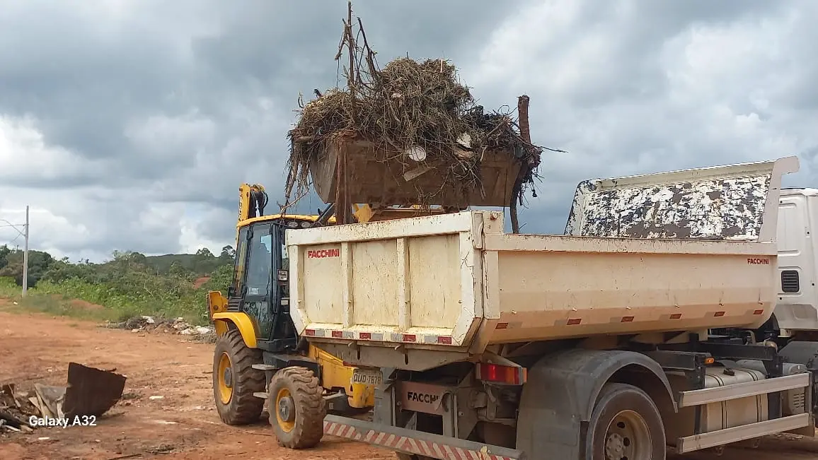 Prefeitura recolhe 39 caminhões de entulhos em mutirão na zona sul