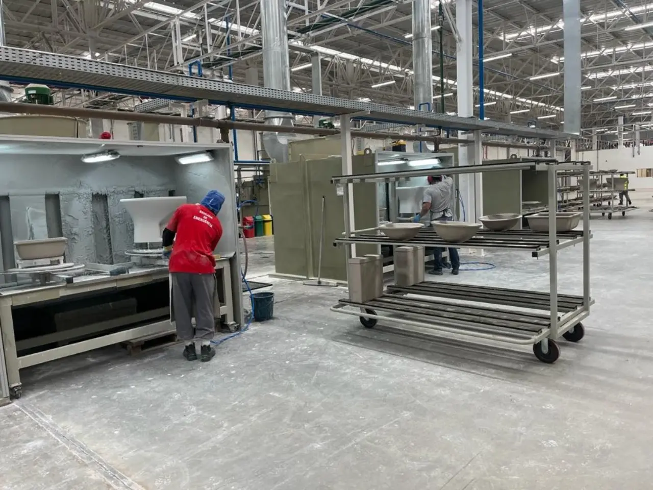 Fábrica de louças oferece vagas de emprego para Poços de Caldas