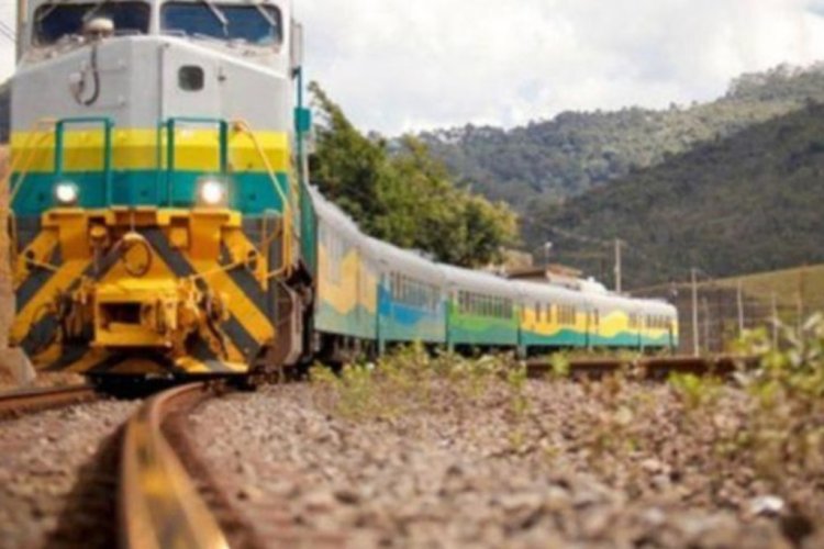 Trem de passageiros inicia operação com novos vagões