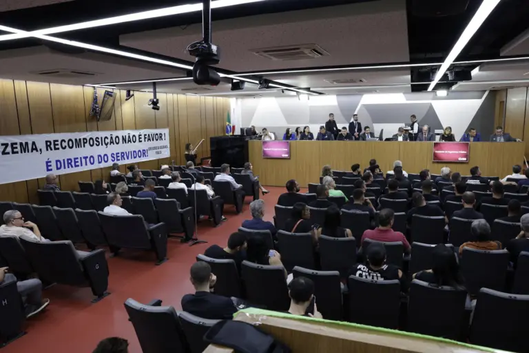 Policiais em Minas Gerais ameaçam paralisação por reajuste salarial