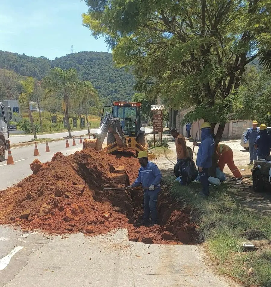 DMAE retoma obras no Bortolan e trânsito segue em meia pista