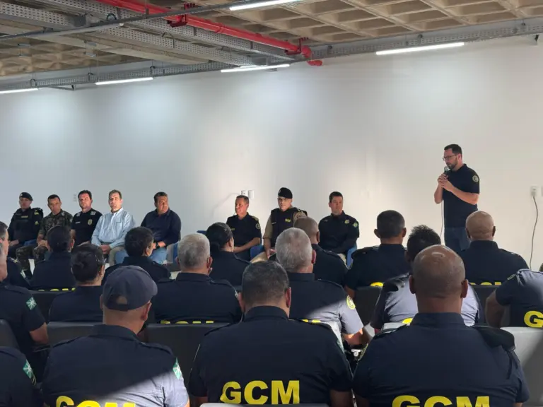 Guardas civis de Poços recebem porte de arma de fogo