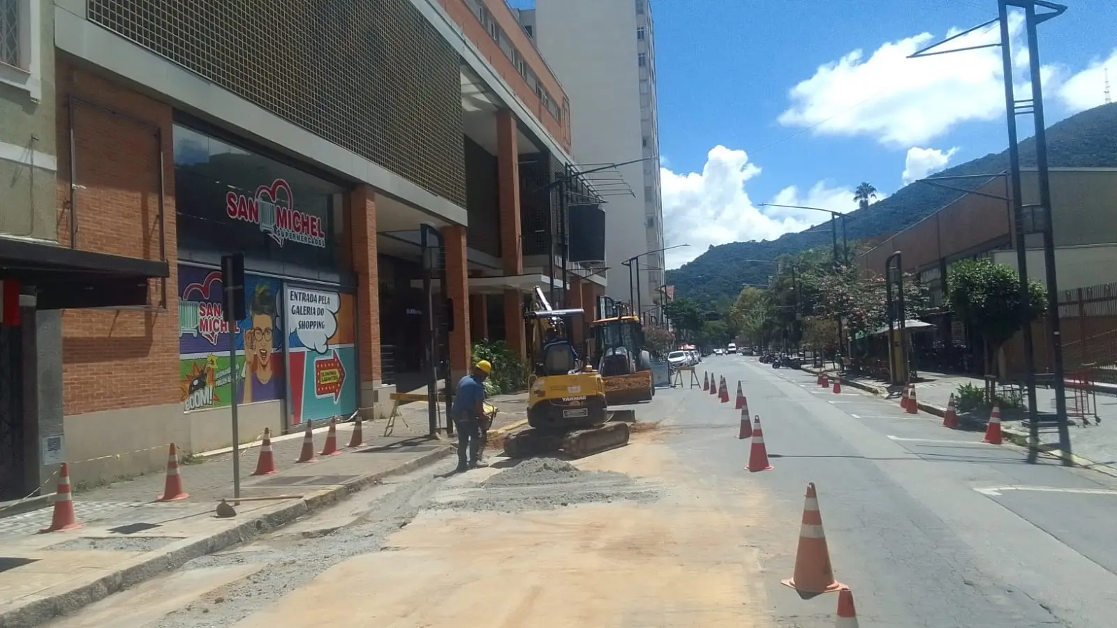 Obras do DMAE prosseguem até início de maio no centro de Poços
