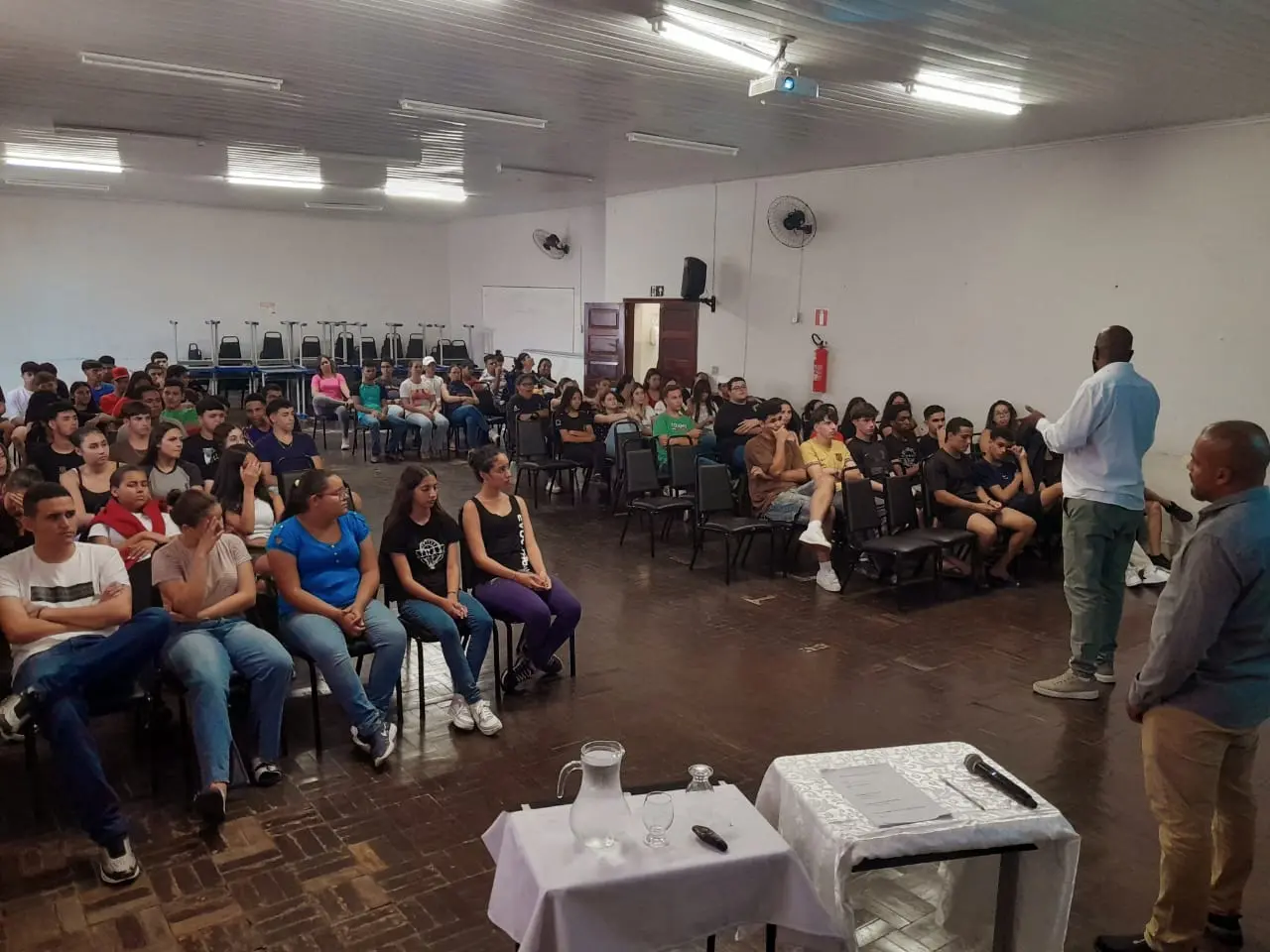 Coletivo Negro de Poços faz palestra em Cabo Verde sobre letramento racial