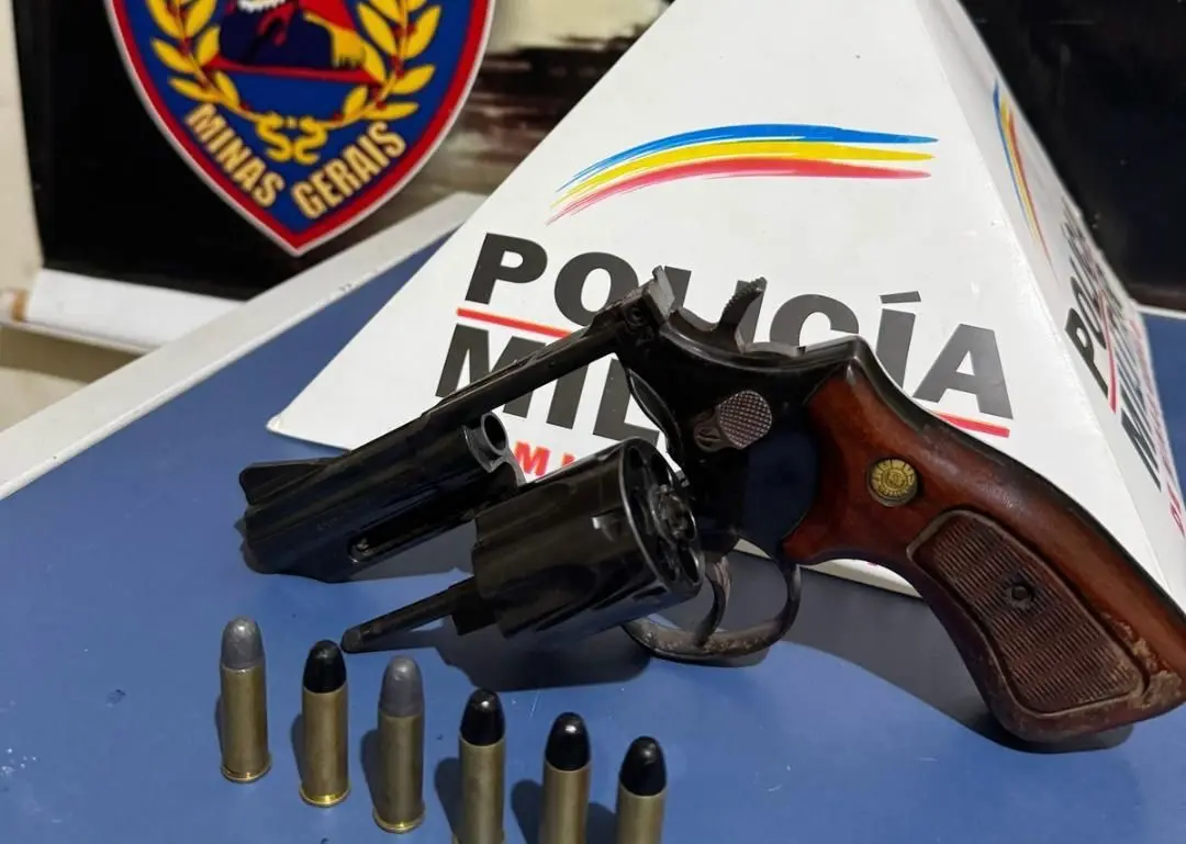 Ao ser preso, homem alega que recebeu arma como pagamento