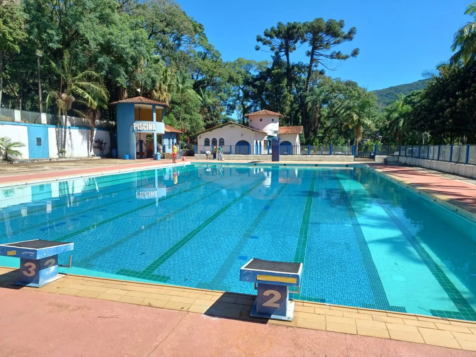 Piscinas do Country Club estão reabertas para a população