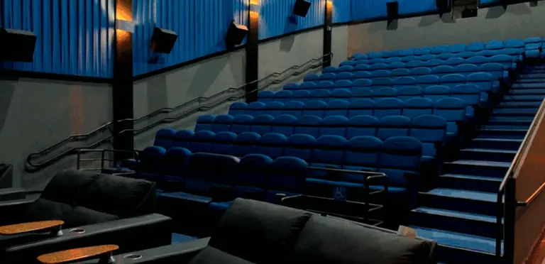 Consegue se imaginar a madrugada inteira no cinema? O Cine Marquise te desafia