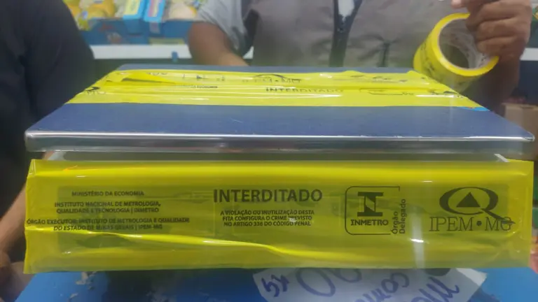 Procon e Ipem fiscalizam balanças no Mercado Municipal