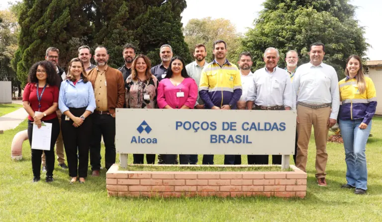 Secretários municipais de Poços de Caldas participam de visita na Alcoa