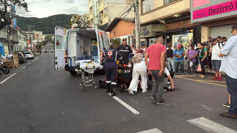 Idoso é atropelado por moto no terminal de linhas urbanas 