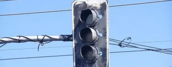 Furto de cabos dos semáforos interdita rua Goiás