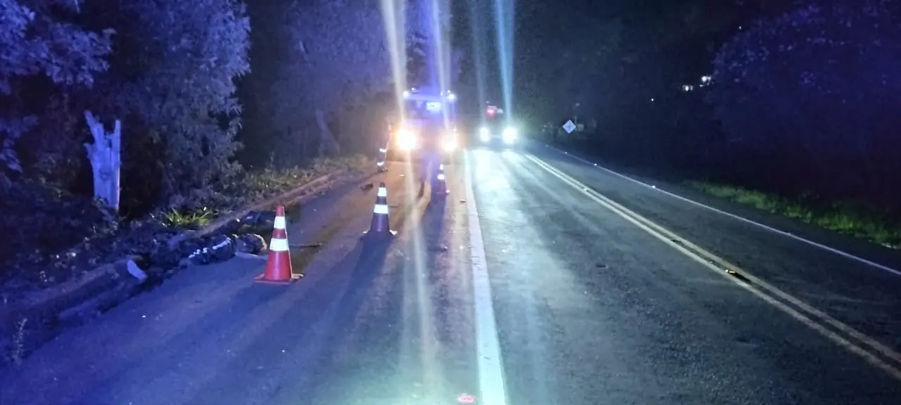 Homem morre atropelado em trecho sem iluminação da BR-459 em Caldas