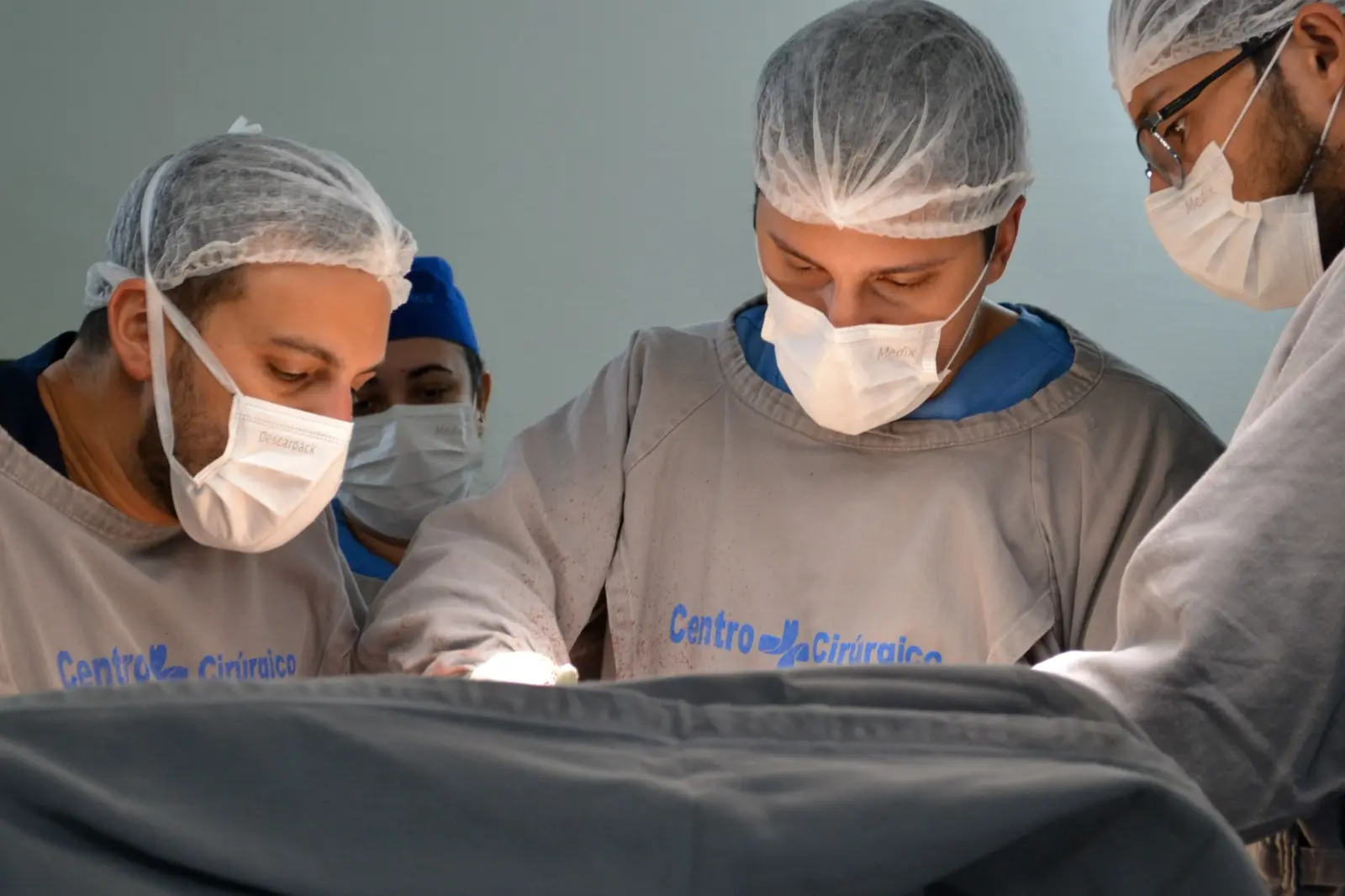 Cirurgia rara devolve mobilidade a criança com paralisia cerebral em Poços