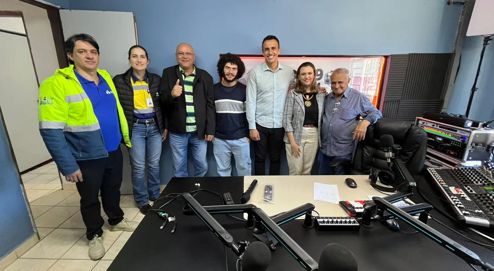 Rádio Comunitária Estúdio 87,9 FM passa por modernização com o apoio da Alcoa Poços