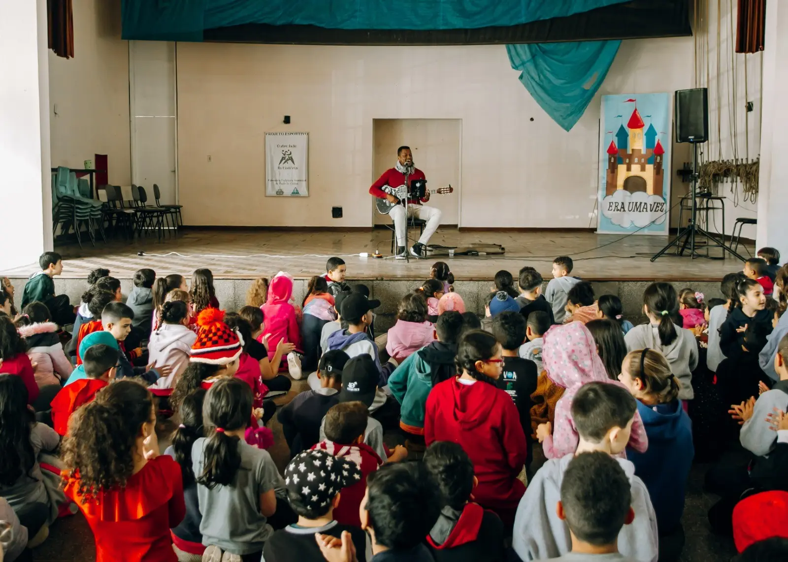 Mununu realiza com ações culturais em instituições de Poços