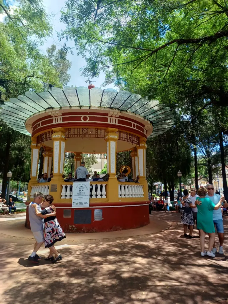 Poços está entre as 10 cidades mais felizes de Minas Gerais, segundo estudo